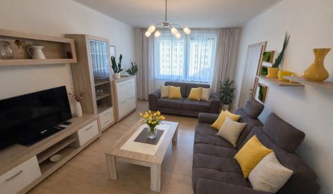 Na predaj 3 - izb. byt, loggia (68m2), Senica, Sotinská ul.