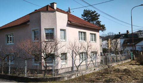 VEĽKÝ RODINNÝ DOM pre VEĽKÚ RODINU - CENTRUM BB - MESTSKÝ PARK