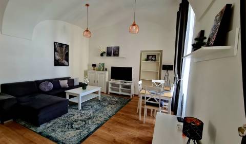 PRENÁJOM - Pekný - 3 izbový byt - Hlavná ulica, Košice