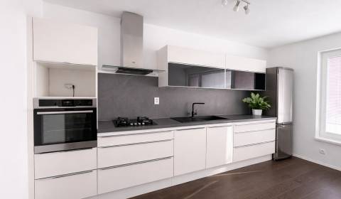 PRIESTRANNÝ 4-IZBOVÝ BYT S DVOMI TERASAMI | MOST PRI BRATISLAVE 