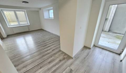 3 izbový byt Bánovce nad Bebravou / CENTRUM-SEVER / POZEMOK 77m2