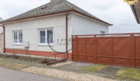NA PREDAJ starší samostatný 4-izbový rodinný dom v obci Gajary