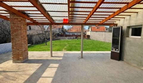 NA PREDAJ 4 IZBOVÝ DOM V POKOJNEJ ČASTI MESTA KOMÁRNO