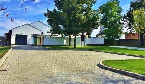 Priestranný 5-izbový rodinný dom s pohodlným dojazdom do Bratislavy 