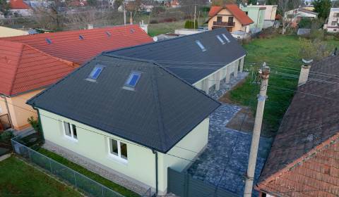 Rodinný dom po kompletnej rekonštrukcii -  1208 m2 - Čakajovce