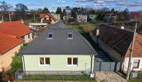 Zrekonštruovaný rodinný dom na rovinatom pozemku - 1208 m2 - Čakajovce