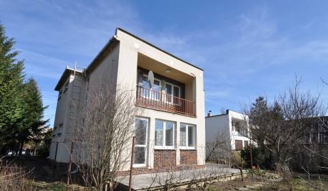 Priestranný dom so záhradou v tichej lokalite Sládkovičova, 730m²