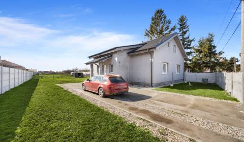 Rodinný dom s 2 bytovými jednotkami – Kútniky časť Blažov