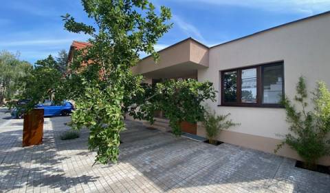 ,Prenájom moderný 3 izb. byt, Sološnícka ul,124 m2, Karlova Ves