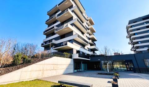 Slnečný 2 izb. byt s výnimočným výhľadom v Peknej Vyhliadke 2