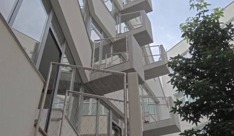 Prenájom reprezentatívnych  kancelárií s parkovaním v centre, 187 m2