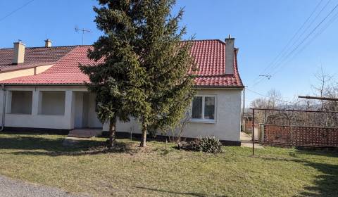 Dom na okraji obce s veľkým pozemkom 2083 m² – Jablonica