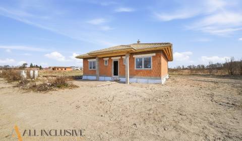 Na predaj 4-izb. bungalov s bazénom, Veľké Úľany 