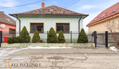 Na predaj zrekonštr.4-izb. rodinný dom, Čečínska Potôň