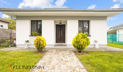 NA PREDAJ 3-IZBOVÝ RODINNÝ DOM, ETREHO KRAČANY