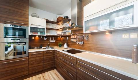 NA PREDAJ KRÁSNY 3-IZBOVÝ BYT V SKVELEJ LOKALITE, UL. HAVIARSKA