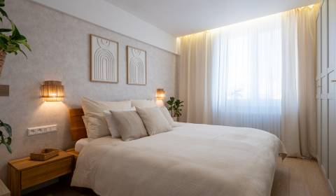 Prenájom -  zariadený 2 a pol izbový byt  - Damborského ulica 