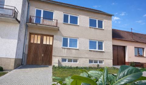 REZERVOVANÝ Dvojpodlažný 5 izb. dom, pozemok 824m2, Smrdáky