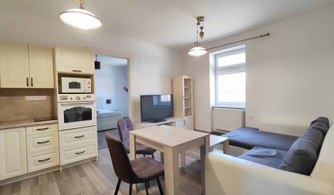 Na predaj: Moderný 2 izbový byt v centre Lučenca – Partizánska ulica