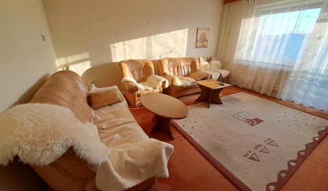 Na predaj 3-izb. byt, garáž, tehlová bytovka, Clementisova ul., Nitra
