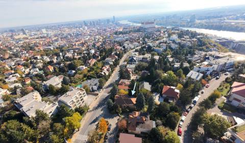MUDROŇOVA – medzivojnová vila na HRADNOM KOPCI s veľkým pozemkom