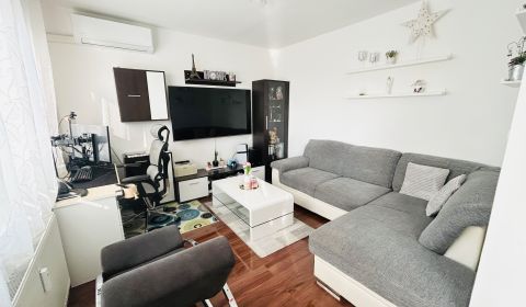 Na predaj 3 iz.b. s 2 balkónmi na Nábrežnej v NZ