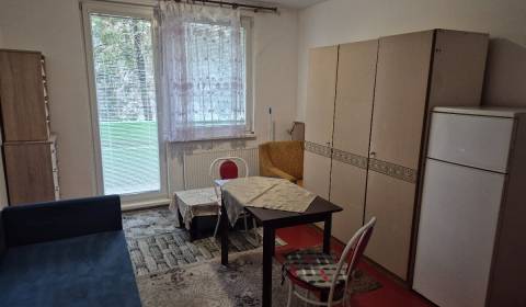 Na predaj veľká garsónka s balkónom Komárno!