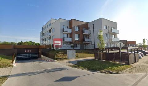 Na prenájom sklad prístupný z garáže autom Ivanka pri Dunaji