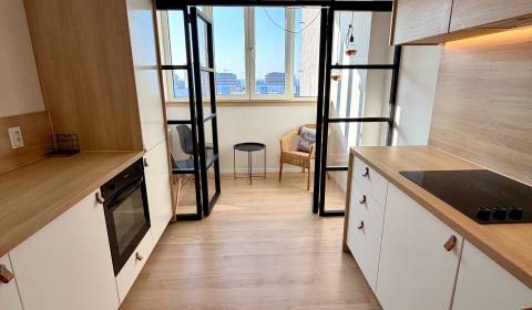 NOVINKA ! ZREKONŠTRUOVANÝ A ZARIADENÝ 3 IZB. BYT NA ĽUBOVNIANSKEJ.