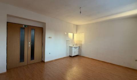 Prenájom priestoru na kozmet. služby v Piešťanoch REZERVOVANÝ