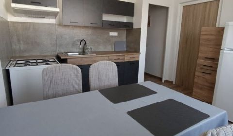 Rezervované/Prenájom 3-izbového bytu, Vinohradská, Hlohovec