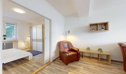 Priestranný 3 izbový byt s dvomi balkónmi, BA III. Kramáre, Stromová