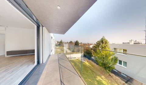 Moderný 4-izbový byt s panoramatickým výhľadom- Staré Mesto