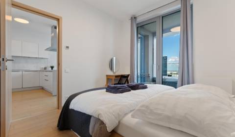 Panoráma Bratislavy z 26. poschodia 2-izbový byt v Sky Park III