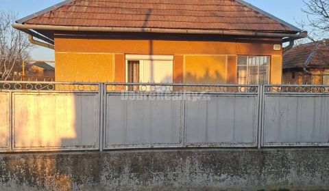 Ponúkame na predaj rodinný dom  v obci Jasová, o. N. Zámky!