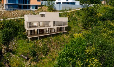 AHOJ BRIEŽKY | VÝNIMOČNÉ BÝVANIE NA ROZHRANÍ MESTA A PRÍRODY