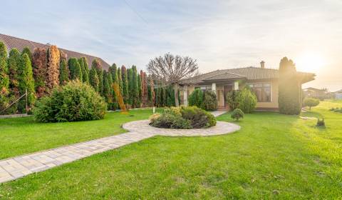 NA PREDAJ 4 IZBOVÝ RODINNÝ DOM , AMADEHO KRAČANY