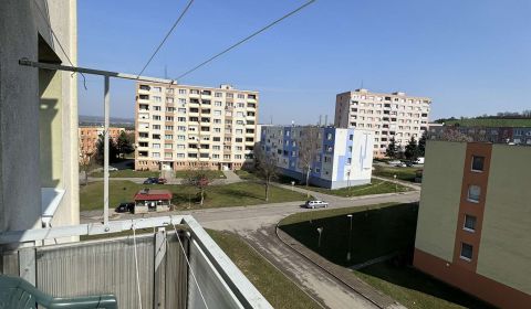 Čiastočne zrekonštruovaný 3-izbový byt s balkónom v top lokalite, Šahy