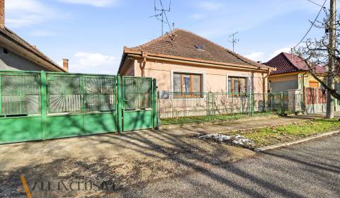 Na predaj 3-izb.rod.dom s dvojgarážou,Vojka nad Dunajom