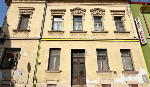 NA PREDAJ 1 IZBOVÝ BYT V PRIAMOM CENTRE MESTA V MEŠTIANSKOM DOME
