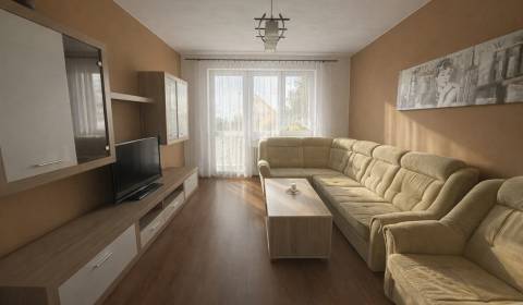 Dom pre rodinu aj relax: Kovarce, veľký pozemok, garáž, pivnica.