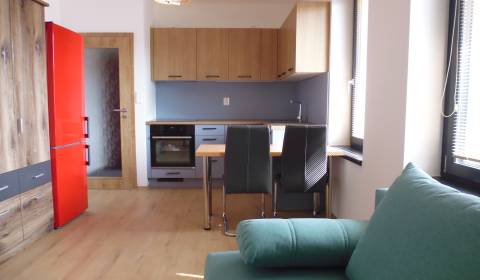 JARKOVÁ-NOVOSTAVBA: 2-izb. zariad. byt, BALKÓN + PARKOVANIE-pri NOVUME