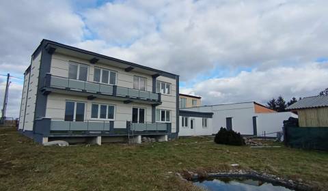 Moderná dvojgeneračná vila s výhľadom na Ľadovo, Lučenec