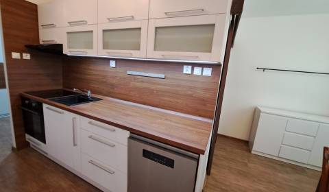 CENA  DOHODOU 2 izb. byt 65 m2, kompl. rek., Tlmače Lipník SM-875