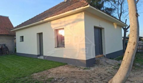 Kompletne zrekonštruovaný dom na rozľahlom pozemku v obci Gbelce