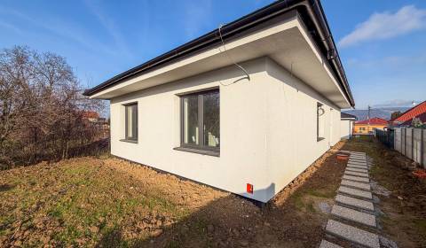 Prenájom 4 izbový rodinný dom - Lužianky 