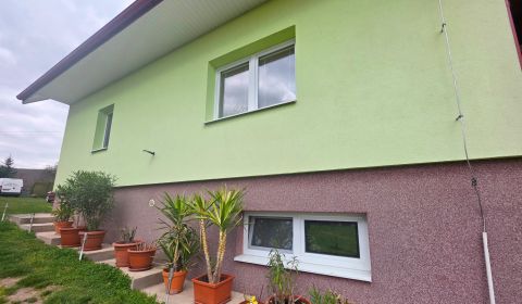 Poschodový rodinný dom v obci Klokočov , okr Michalovce