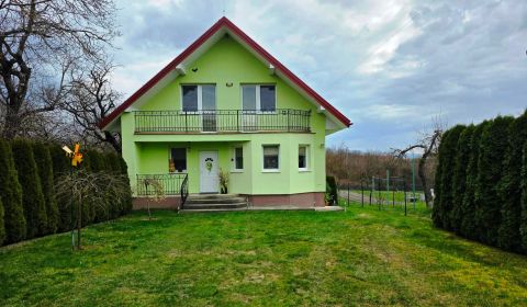 Poschodový rodinný dom v obci Klokočov , okr Michalovce