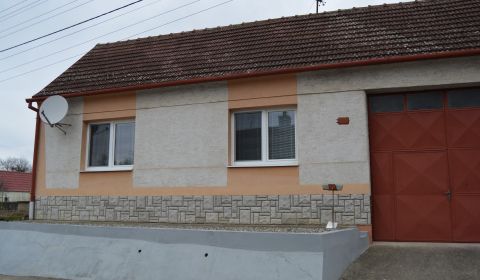 Dom, chalupa, stavebný pozemok na skok do Holíča! 
