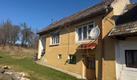 Domček v obci České Brezovo